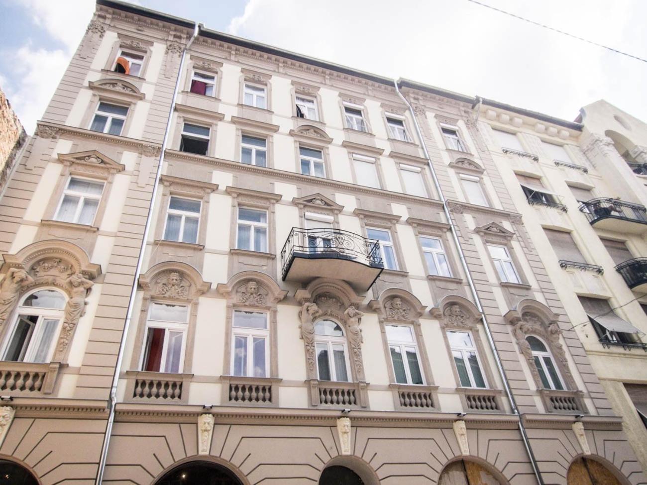 Goldcentral Apartment Akacfa-Next To Mazel Tov-Brilliant Location, Budapest